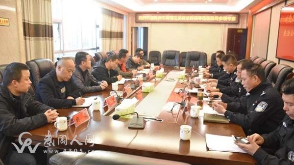 政法委、公安分局領(lǐng)導(dǎo)到武岡市公安局參觀考察 ！