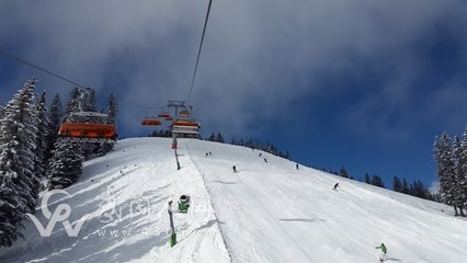 來(lái)??！一起去云山上面滑雪吧！