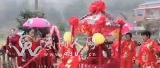 武岡司馬沖這對(duì)新人結(jié)婚，太有意思了！