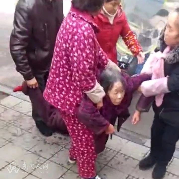 天寒地凍！武岡一名老人竟掉進(jìn)河里，結(jié)果...