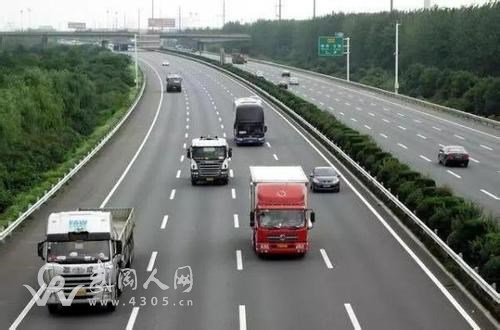 將高速公路當(dāng)成練車場？這對夫妻被罰了！