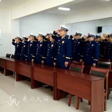 武岡消防救援大隊聚集在這里，舉行受銜換裝儀式