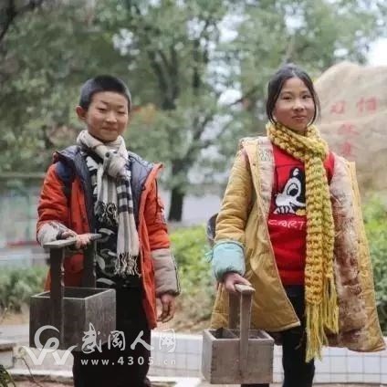 全國烤火神器大亮相，武岡有兩件烤火古董赫然在列！