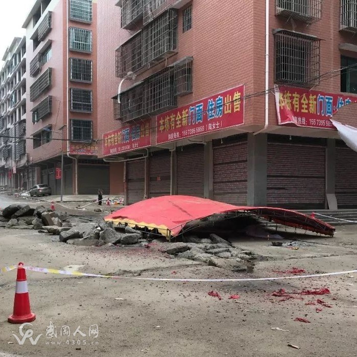 兩只雞被車(chē)碾死，邵陽(yáng)一老太太追車(chē)索賠，遭碾壓身亡