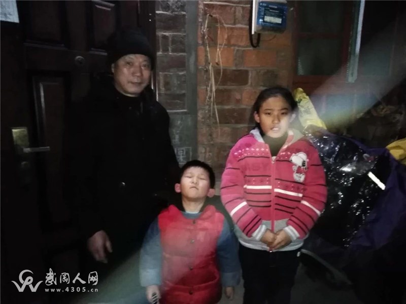 太造孽了！武岡這1家6口擠在20多平米的房子里！請相關(guān)部門幫幫他們！