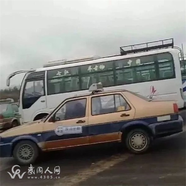 網(wǎng)傳隆回火車站，瘋狂的士圍困鄉(xiāng)鎮(zhèn)班車，事件真相是...
