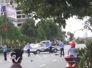武岡這個車主開車撞傷一小商販！人還在搶救！