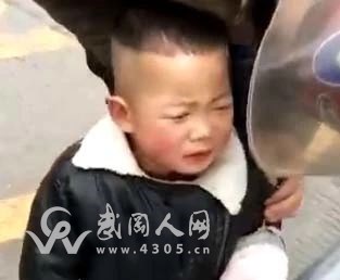 緊急！武岡父母把3歲小孩子丟在這！哭得哇哇叫！