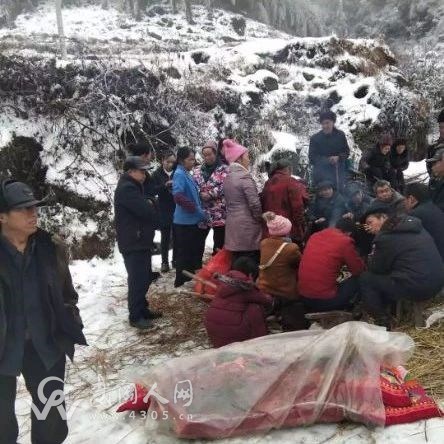 兩兒童雪地離奇身亡，赤身躺在小溪中..