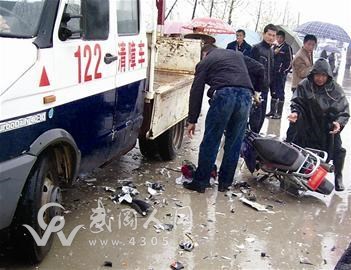 震驚！武岡新東路又發(fā)生一起車禍！