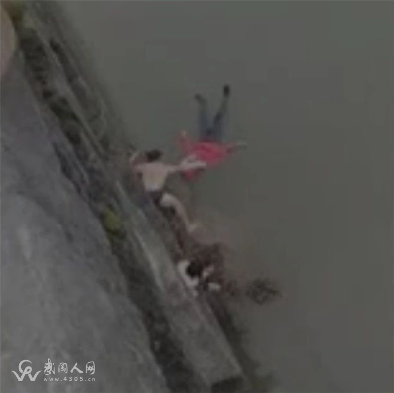 1婦女帶2小孩跳河自盡！天啦，就在武岡附近隆回縣！