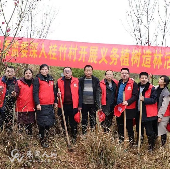 劉旭明帶領(lǐng)市紀委監(jiān)委志愿者開展義務(wù)植樹活動