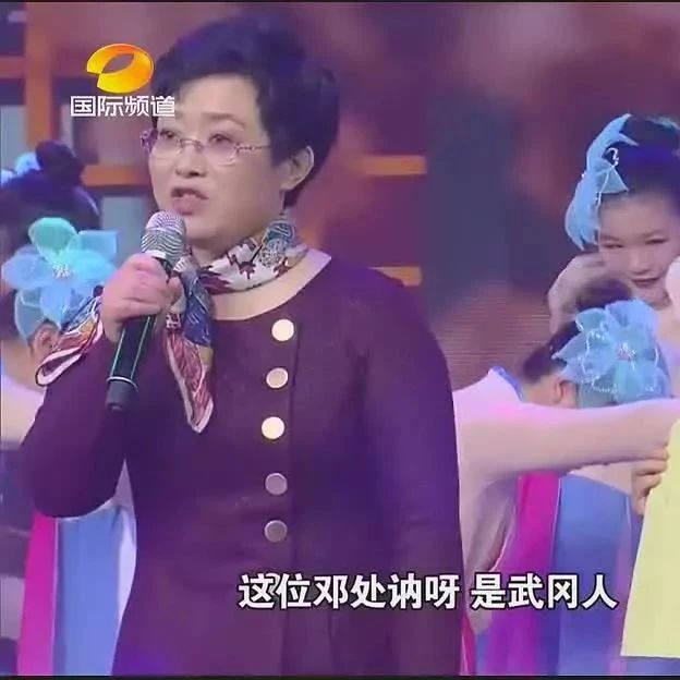 武岡女市長(zhǎng)上國(guó)際頻道，脫稿向億萬(wàn)觀眾介紹這個(gè)千年古鎮(zhèn)