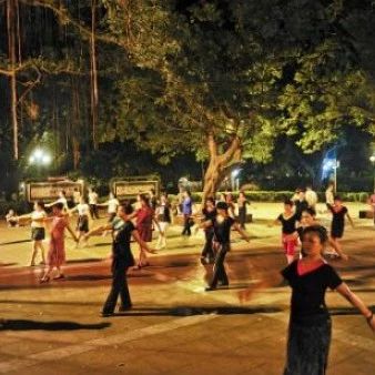 武冈王城公园居民被噪音绑架，束手无策，怎么办？