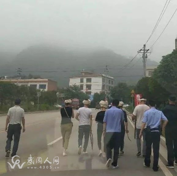 武冈一男子回家奔丧，坟山脚下被抓！