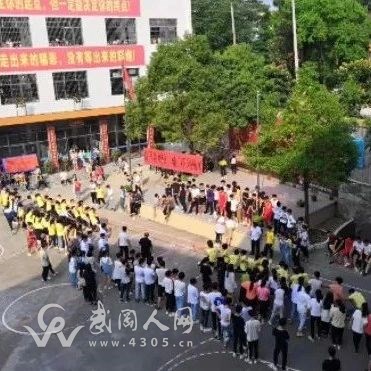 武岡這所學(xué)校放假前天天圍滿(mǎn)人！原來(lái)是...