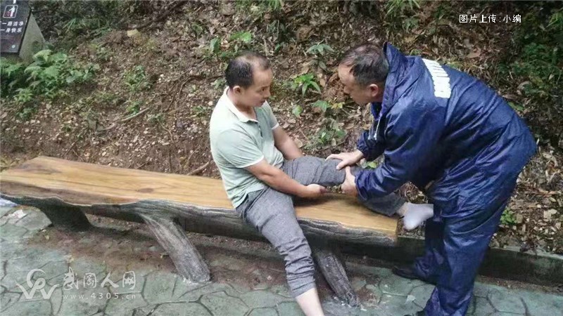 游客抽筋,云山堂景區(qū)負責人第一時間奔赴現(xiàn)場,彰顯為民情懷