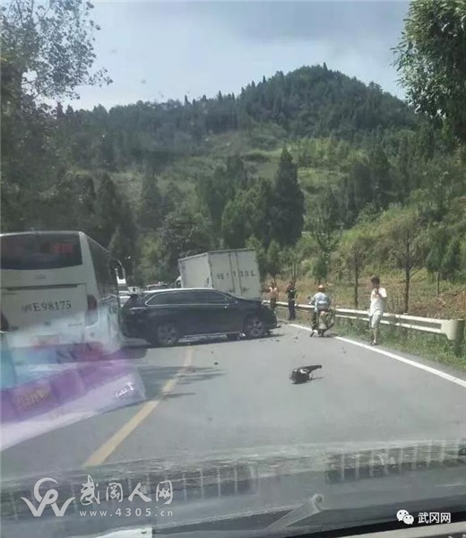 武岡死亡之路!德江路段 又有幾車相撞,現(xiàn)場(chǎng)慘烈...