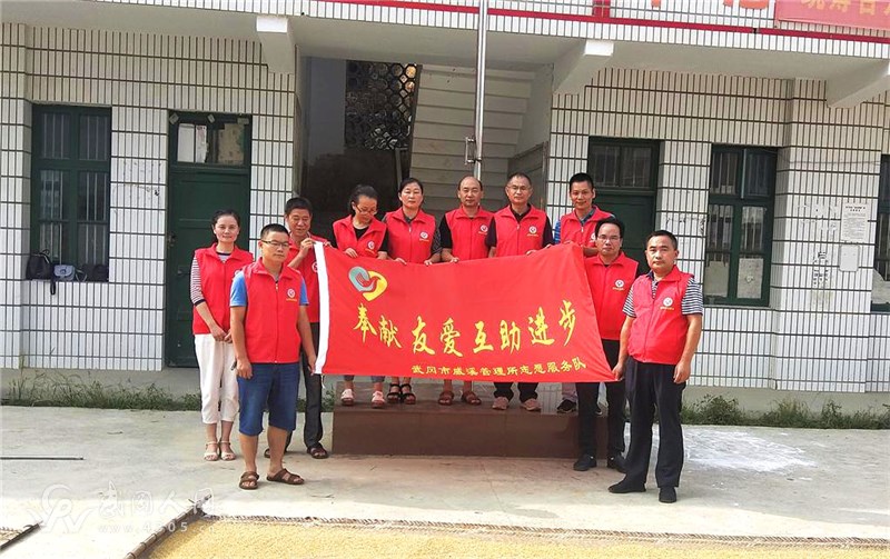 市威溪管理所：走进幸福村开展“微心愿”活动助困难学生圆梦
