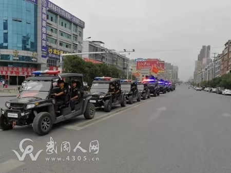 武岡突現(xiàn)大批“特警裝甲車”!發(fā)生什么事?