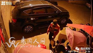 曝光！步行街這里有人偷電瓶，良心太壞了！