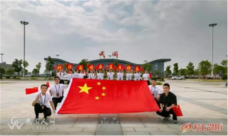 长假期间, 武冈机场这一天运送的旅客最多! 当日共运送..