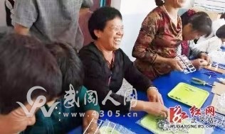武岡大甸鎮(zhèn)開的這家工廠，讓村民們笑開了花，工資...