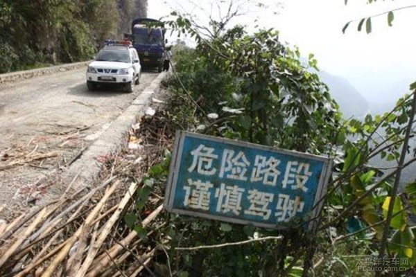 武冈市荆竹铺镇公堂路段这个路段事故多发，在邵阳都有名！司机大哥当心..