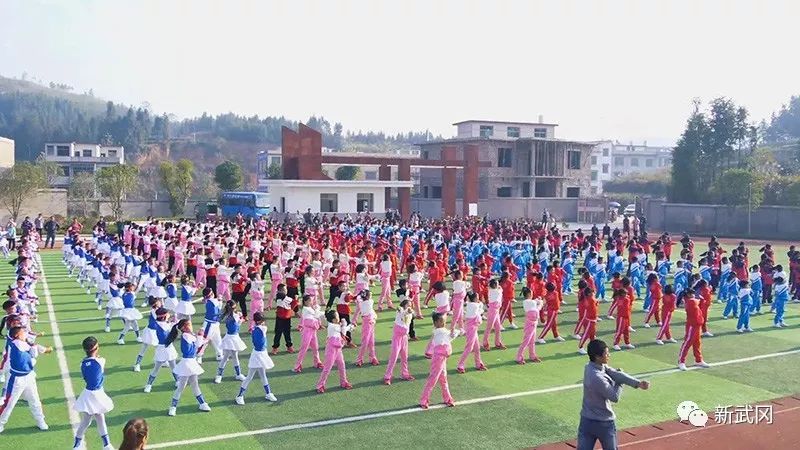 武岡農(nóng)村孩子們的快樂大課間