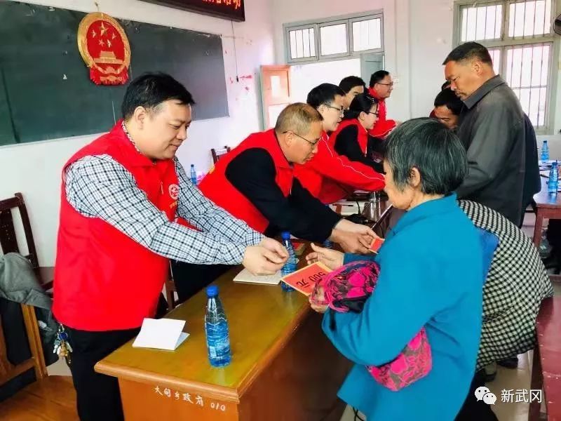 深圳這家企業(yè)又回武岡發(fā)錢捐物了！