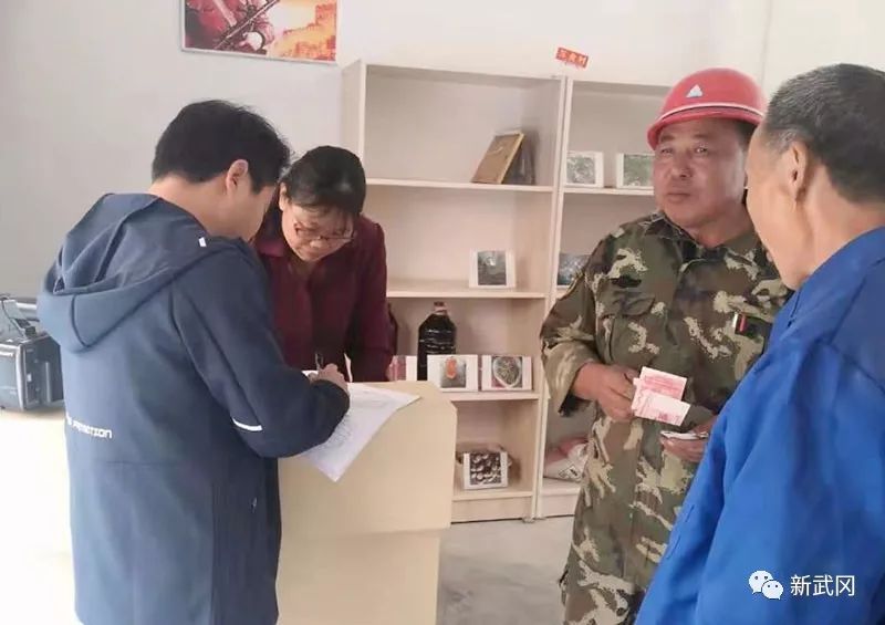 武冈市荆竹铺镇：党员干部齐参与    ＂以爱换心＂促实践