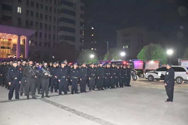 武岡市公安局開(kāi)展統(tǒng)一清查行動(dòng)
