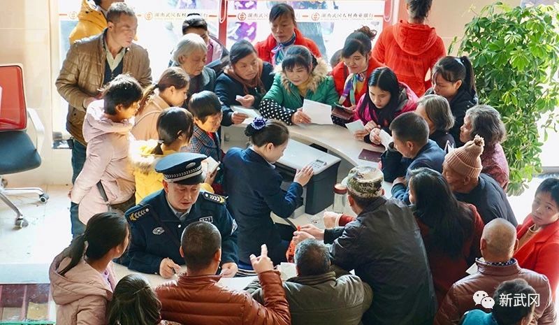 武岡學(xué)生兒童社會(huì)保障卡全面發(fā)放 異地就醫(yī)可直接結(jié)算