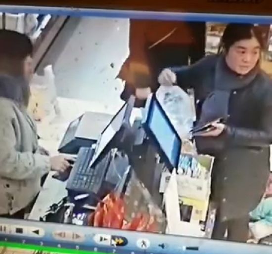 武岡這家店遭殃了,換錢手法堪比變魔術(shù)…