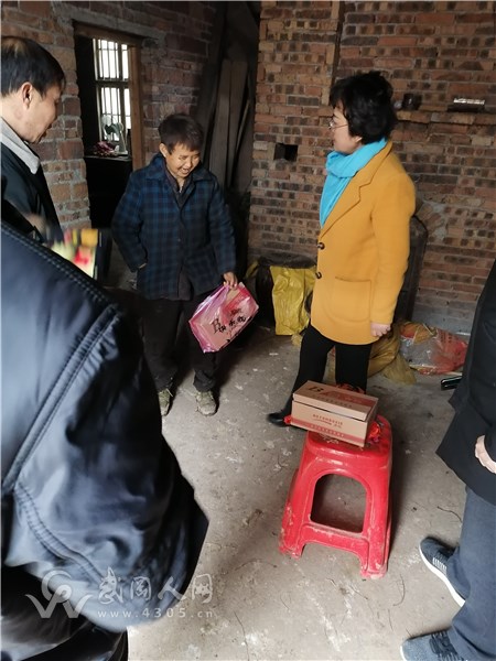 走家串户送温暖，再现干群鱼水情