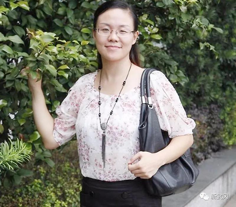 武岡這個女副鎮(zhèn)長,誰認識..