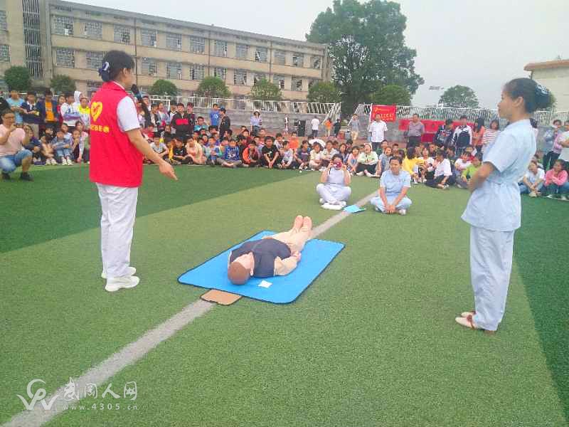 灣頭橋鎮(zhèn)中心衛(wèi)生院開展急救知識進(jìn)校園活動