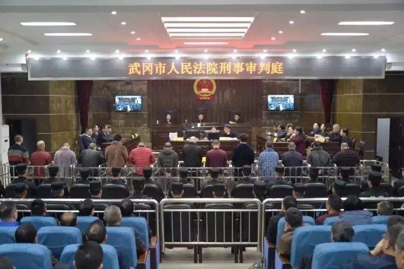 兩名涉惡在逃人員主動到武岡市公安局投案自首
