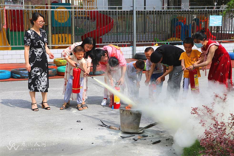 灣頭橋鎮(zhèn)中心幼兒園：消防安全從娃娃抓起