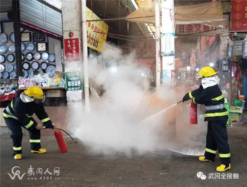 武岡農(nóng)貿(mào)市場濃煙滾滾,消防緊急出動,原來是消防演練!
