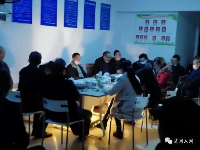 武冈市和润学府小区召开业主座谈会，共谋小区管理大计