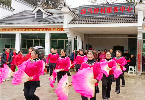 武冈马梓村：山旮旯里“女王”们的快乐“三八”节  ?