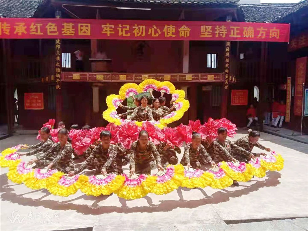 省民政厅副处长谷满园一行考察武冈妇女、儿童文化工作