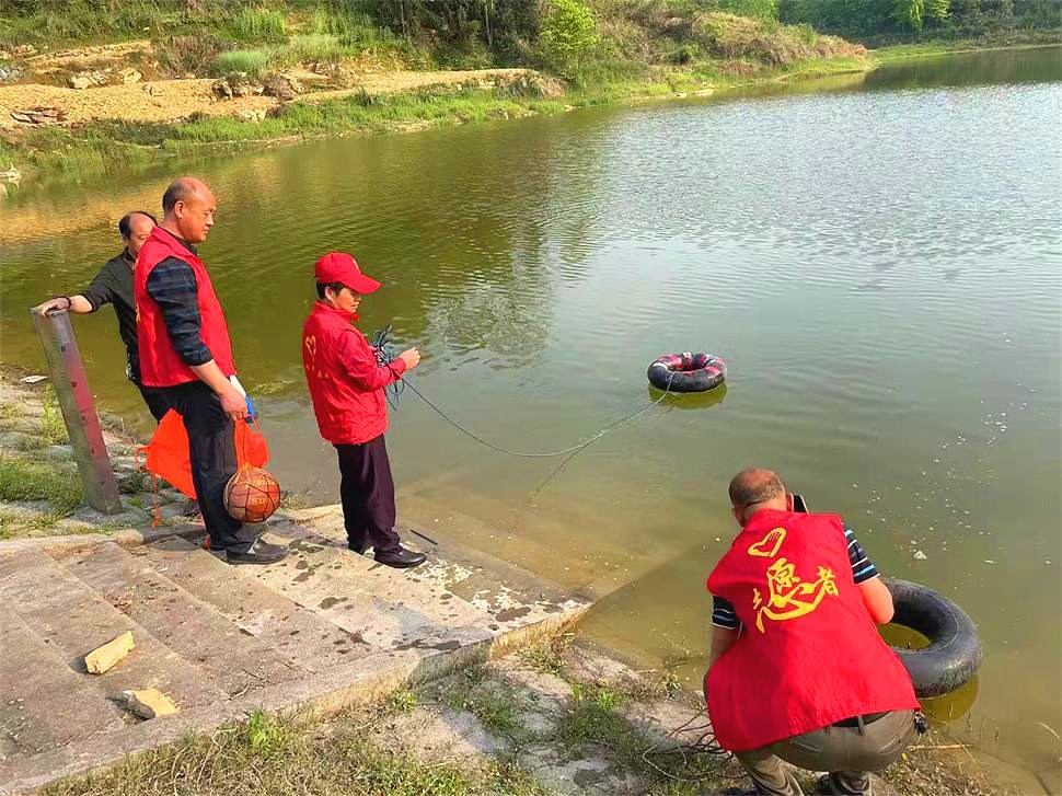 湾头桥镇中学开展防溺水应急救护演练