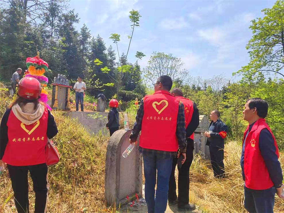 辕门口街道开展“文明祭扫 护绿环保”清明节宣传活动