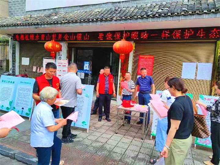 辕门口街道开展六五环保日宣传活动