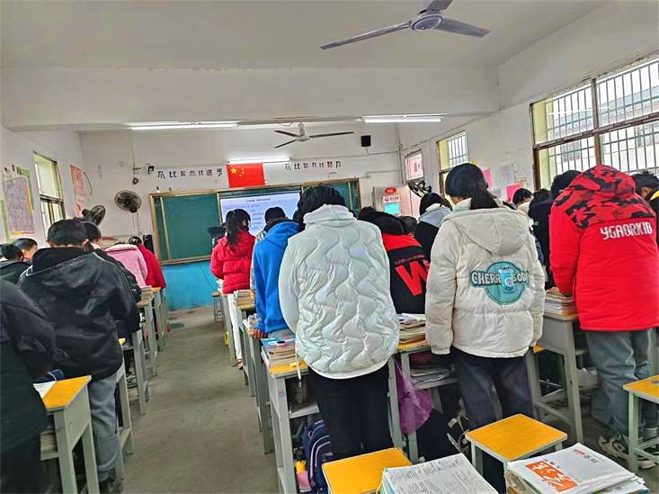 湾头桥镇中学组织师生沉痛悼念江泽民同志