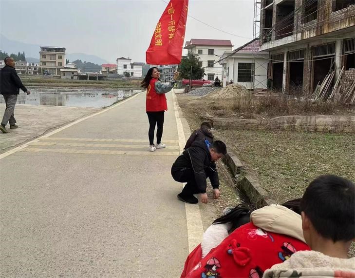 学习雷锋见行动 争做环保小卫士——湾头桥镇城口小学开展学雷锋志愿服务活动