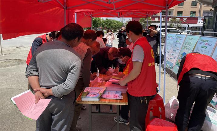 【宜居靓家园 健康新生活】湾头桥镇开展爱国卫生月志愿服务活动