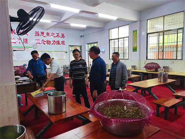 湾头桥镇：加强食品安全检查 “守护舌尖上的安全”